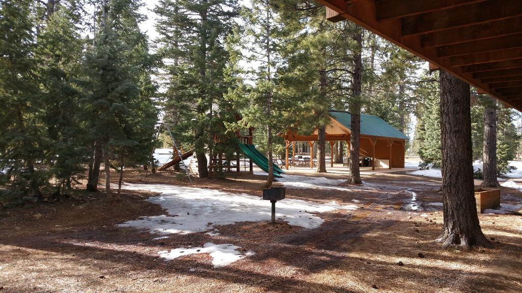Pinewoods Resort And Rv Park Duck Creek Village Bilik gambar